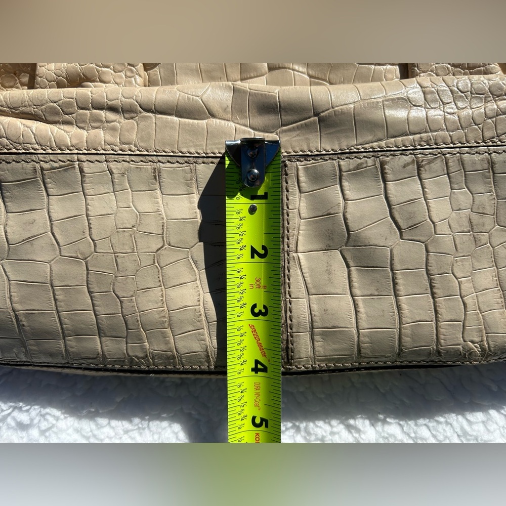 Rehab: Cole Haan Vintage Crocodile Print Bag, Cream w/ Green Inter. - Picture 4 of 10